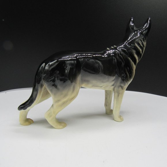 BESWICK DOG FIGURINE. 7 X 5 1/2 INCHES. GERMAN SHEPHERD/ALSATION - Picture 6 of 10